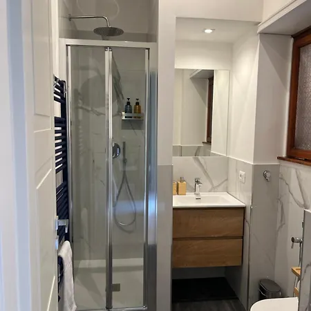 Vendégház Lodi Modern House 4*